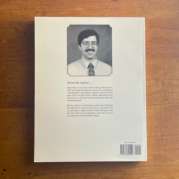 Used Paperback Book The Encyclopedia of Shot Glasses Mark Pickvet Glassware - Picture 3 of 3